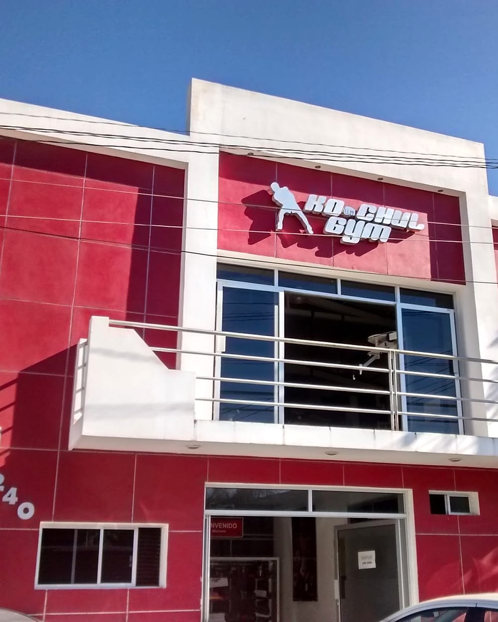 Fachada roja de Kochul Gym